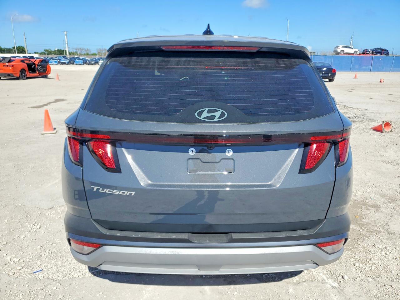 2026 HYUNDAI TUCSON SE