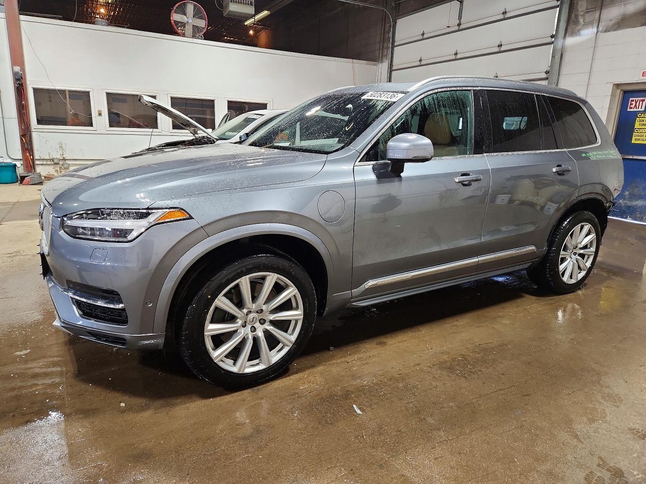 2017 VOLVO XC90