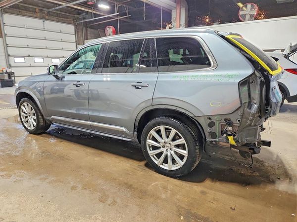 2017 VOLVO XC90
