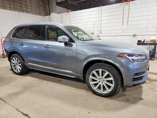 2017 VOLVO XC90