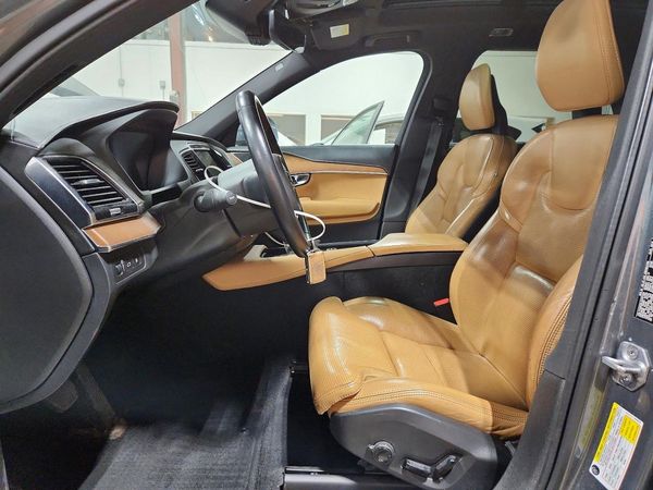 2017 VOLVO XC90
