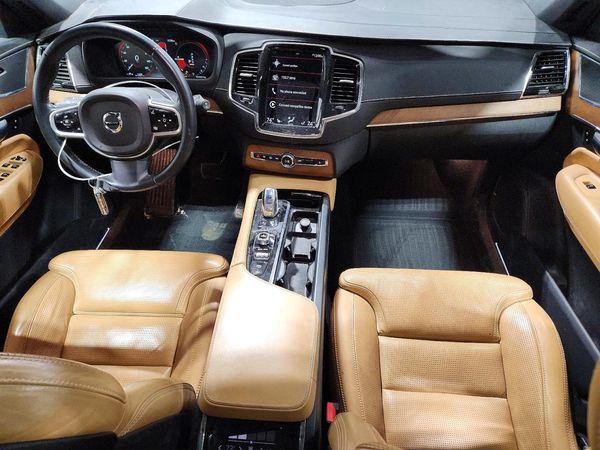 2017 VOLVO XC90
