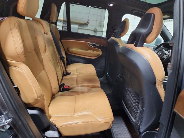 2017 VOLVO XC90