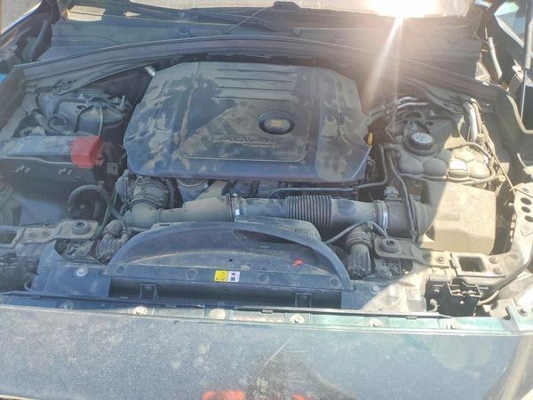 2017 JAGUAR F-PACE Premium — Engine bay