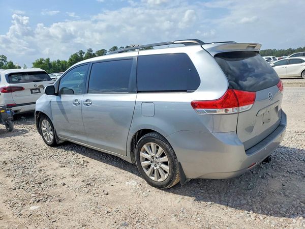 2014 TOYOTA SIENNA