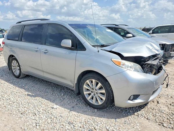 2014 TOYOTA SIENNA