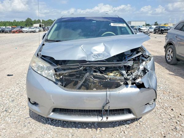 2014 TOYOTA SIENNA