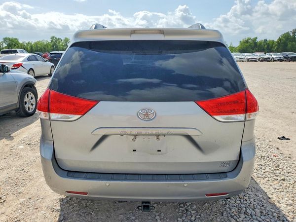 2014 TOYOTA SIENNA
