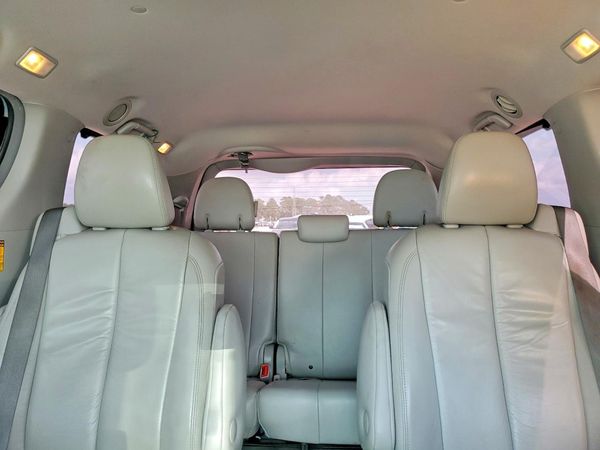 2014 TOYOTA SIENNA