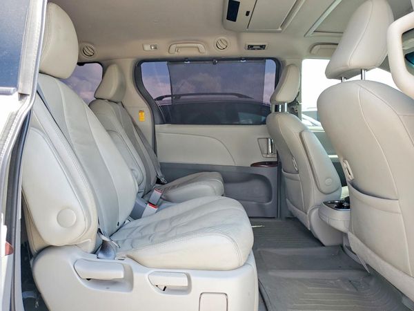 2014 TOYOTA SIENNA