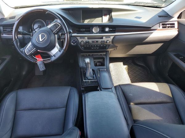 2018 LEXUS ES