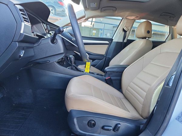 2021 VOLKSWAGEN JETTA S / SE / R-Line — DENT