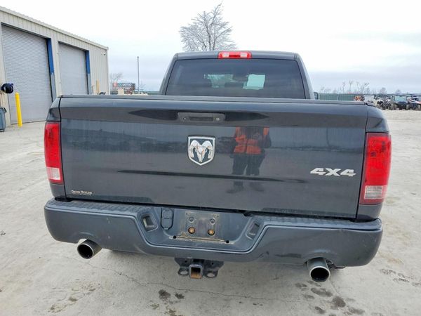 2015 RAM 1500 ST QUAD CAB 4X4