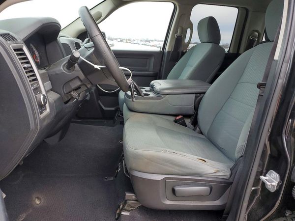 2015 RAM 1500 ST QUAD CAB 4X4