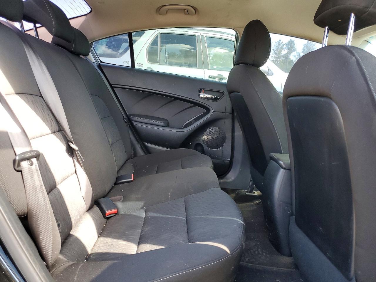 2016 KIA FORTE GL (Middle-Low Grade)
