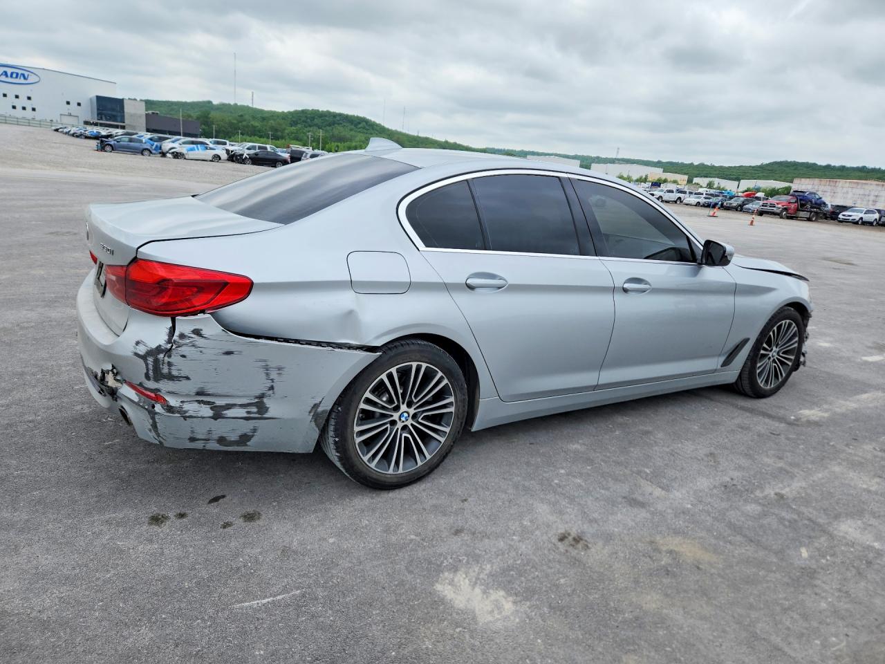2019 BMW 530