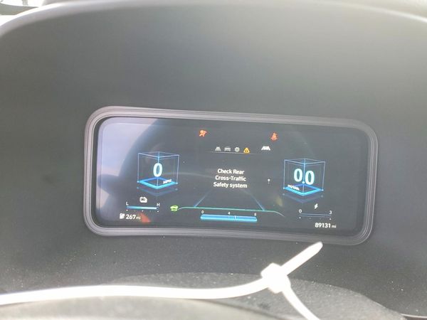 2023 HYUNDAI KONA SE