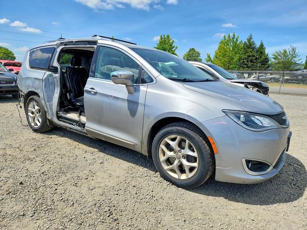 2019 CHRYSLER PACIFICA Limited