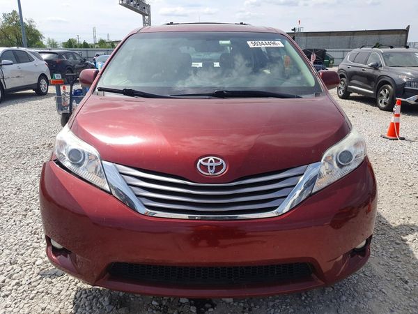 2017 TOYOTA SIENNA