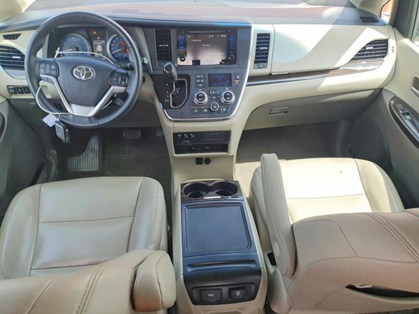 2017 TOYOTA SIENNA