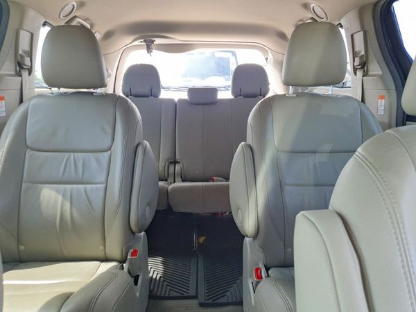 2017 TOYOTA SIENNA