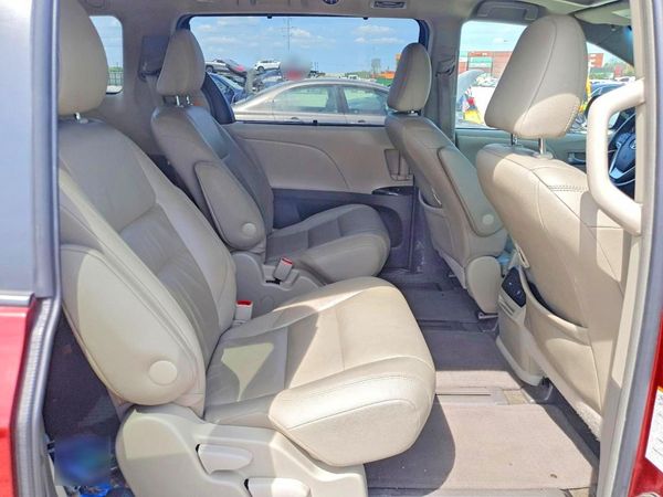 2017 TOYOTA SIENNA