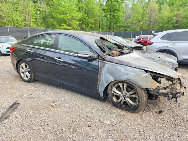 2013 HYUNDAI SONATA — Passenger 3/4