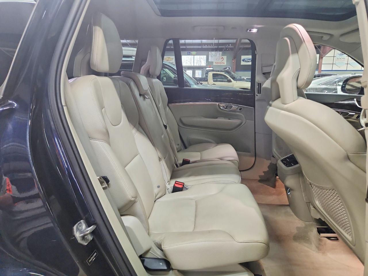 2016 VOLVO XC90 SV42 Momentum