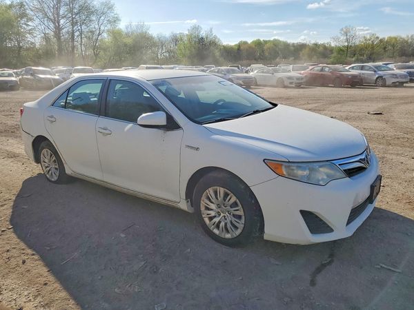 2013 TOYOTA CAMRY Hybrid — Passenger 3/4