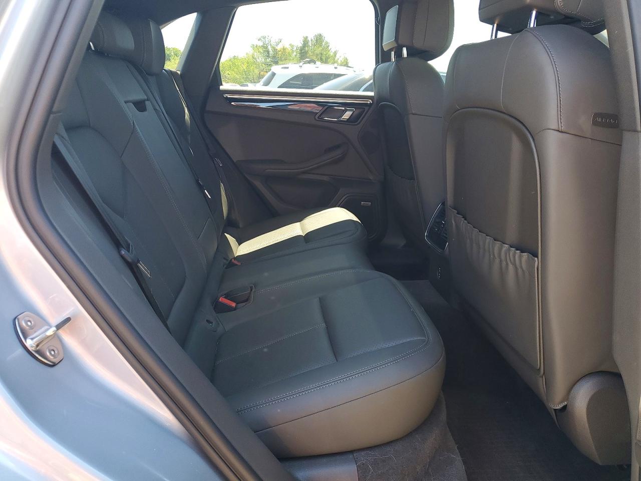 2021 PORSCHE MACAN