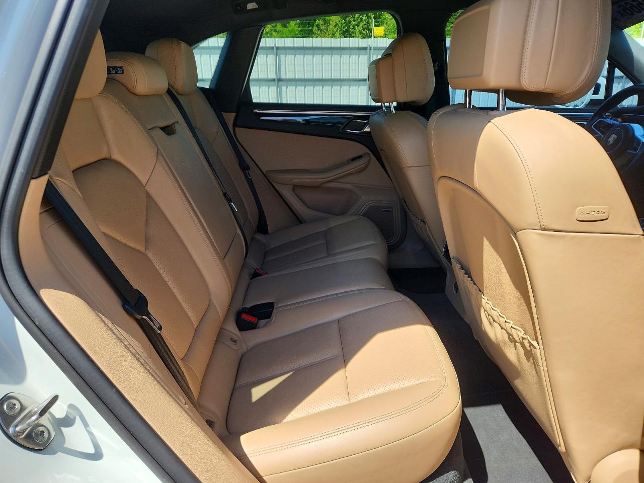 2020 PORSCHE MACAN