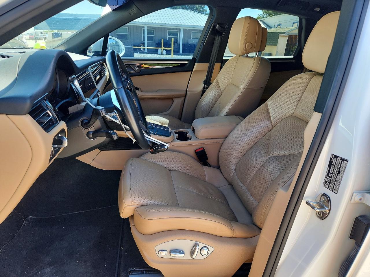 2020 PORSCHE MACAN