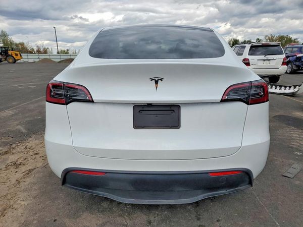 2025 TESLA MODEL Y