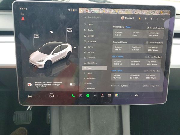 2025 TESLA MODEL Y