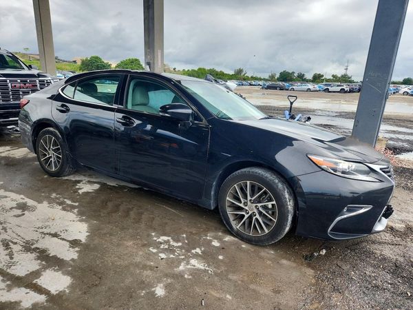 2017 LEXUS ES