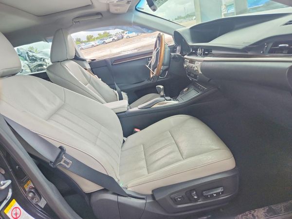 2017 LEXUS ES