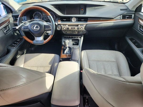 2017 LEXUS ES