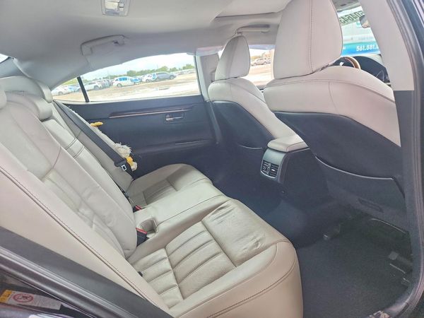2017 LEXUS ES
