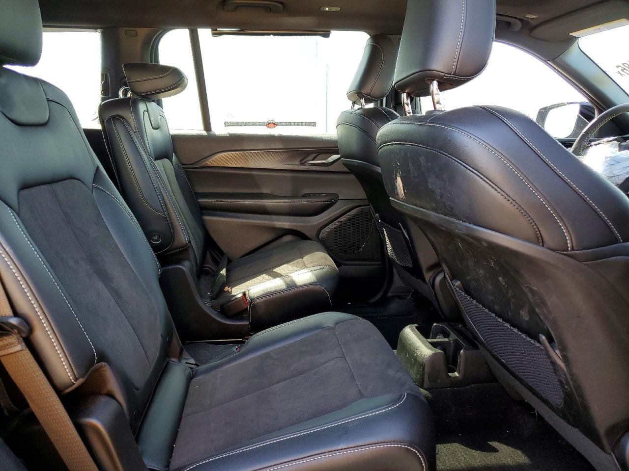 2024 JEEP GRAND CHEROKEE L LAREDO 4X4