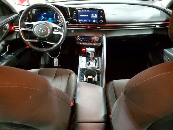 2022 HYUNDAI ELANTRA SEL w/Premium Pkg