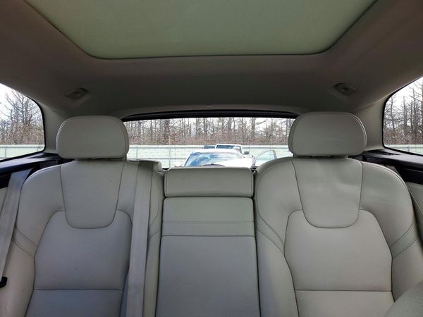 2020 VOLVO XC60