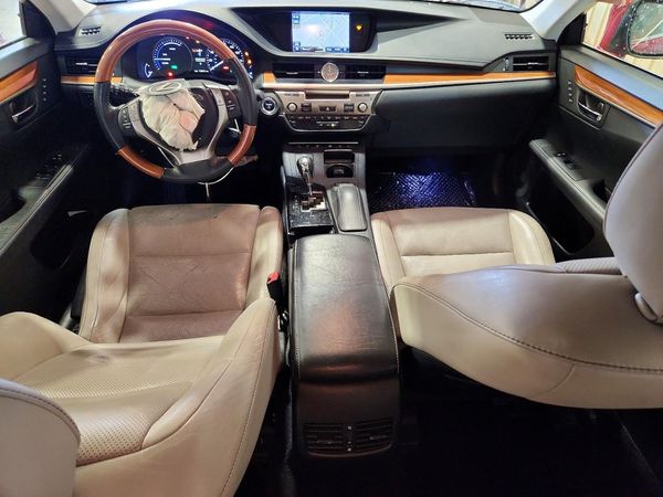 2013 LEXUS ES 300h