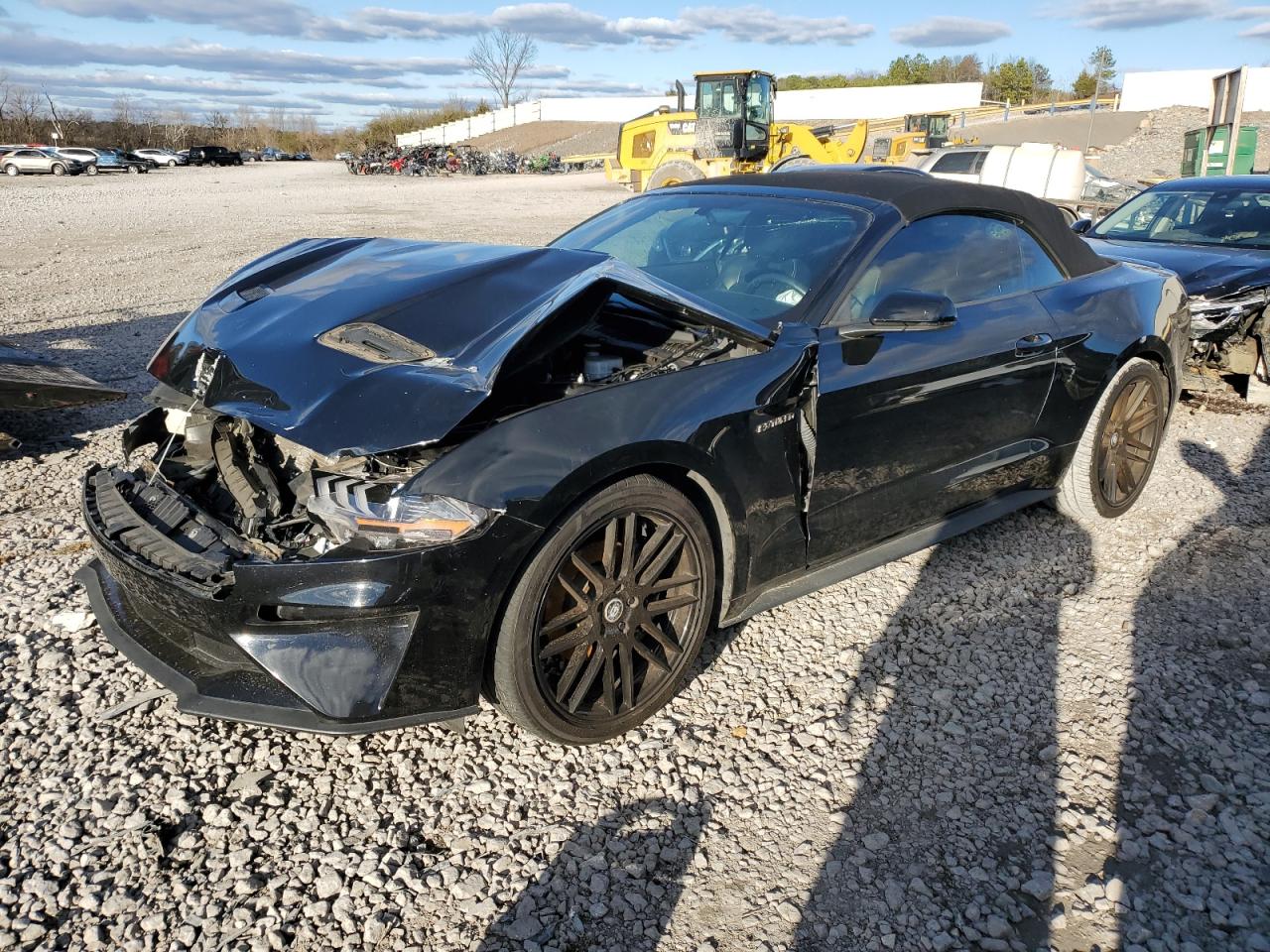 2018 FORD MUSTANG I4 Convertible — Front 3/4