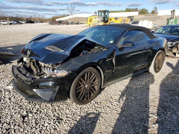 2018 FORD MUSTANG I4 Convertible — Front 3/4