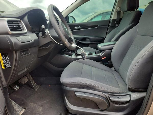 2017 KIA SORENTO L, LX