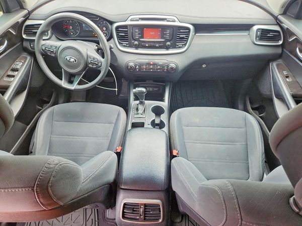 2017 KIA SORENTO L, LX