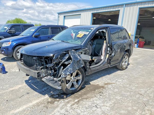 2015 JEEP COMPASS Latitude — Front 3/4