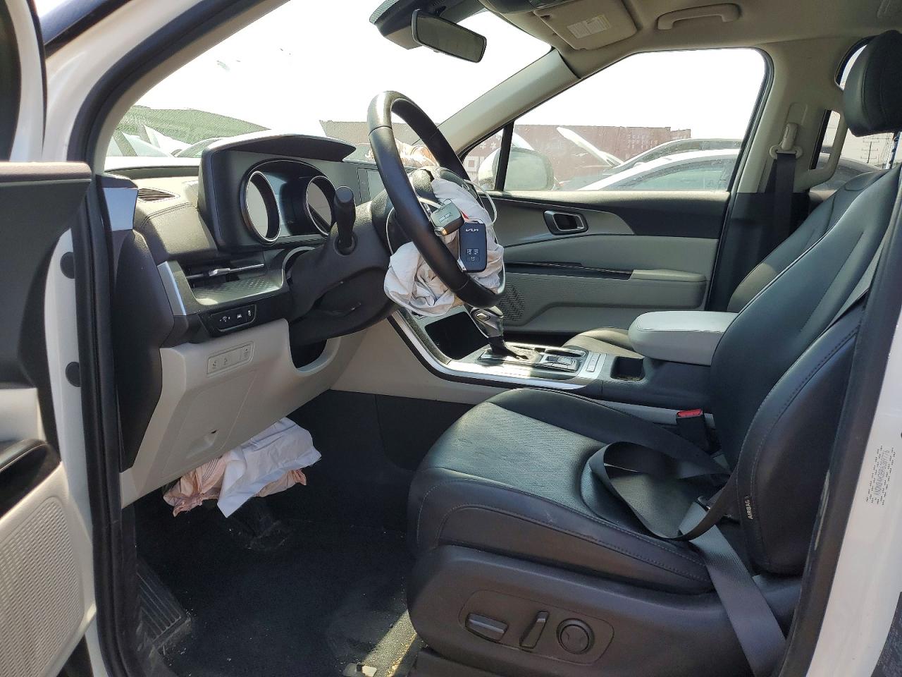 2024 KIA CARNIVAL LX, LX Seat Package