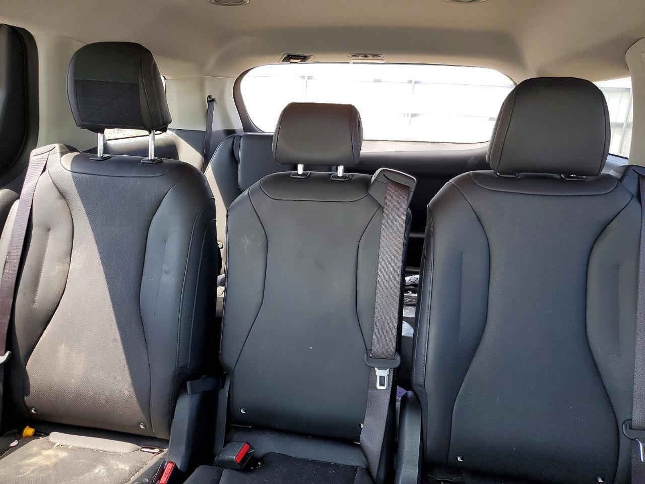 2024 KIA CARNIVAL LX, LX Seat Package