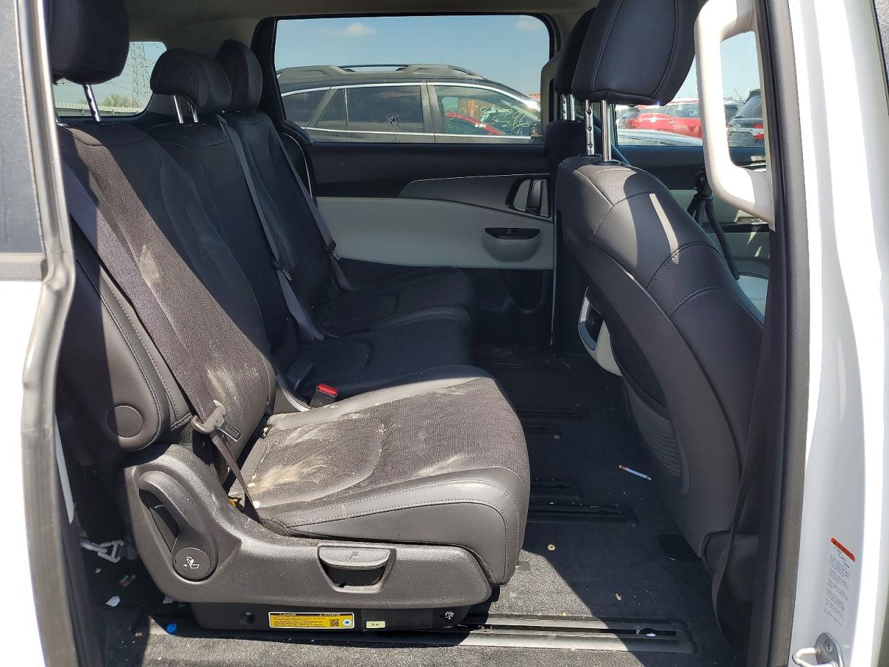 2024 KIA CARNIVAL LX, LX Seat Package